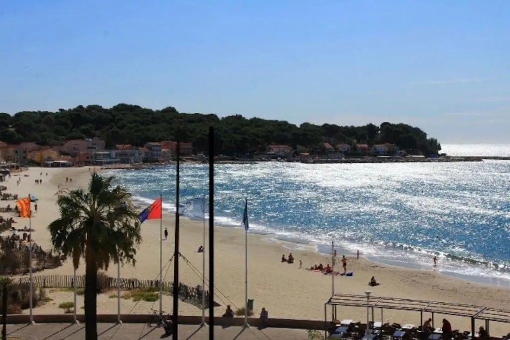 T2 Refait a Neuf, Au Calme, Piscine, Parking Prive