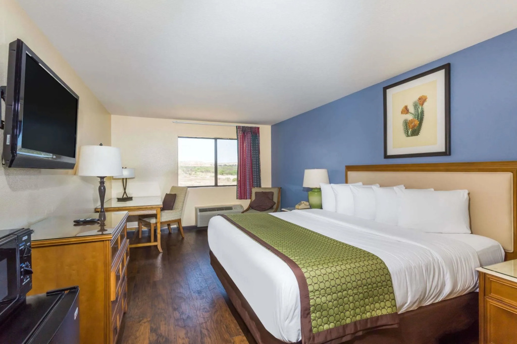 Days Inn by Wyndham Benson