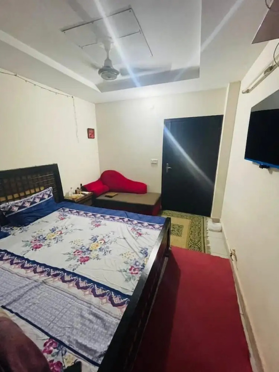 Crown Apartment E11