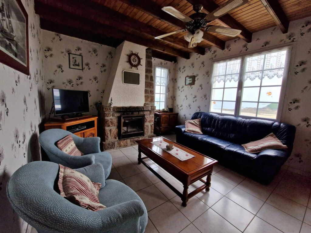 In Locquirec With 3 Bedrooms And 1 Bathrooms