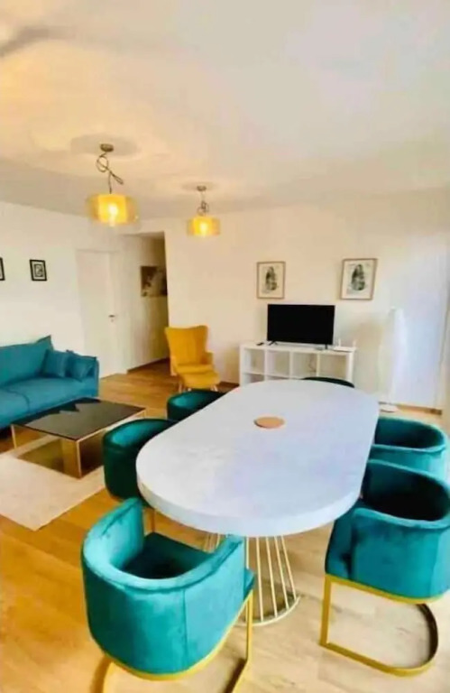 3 bedrooms Terrace Garden Parking
