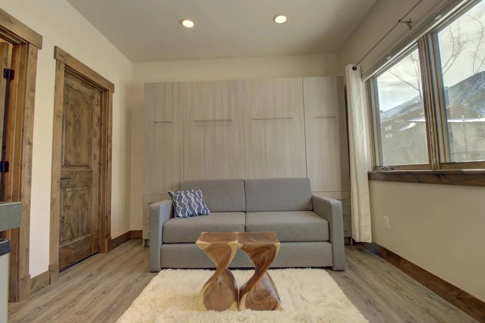 5th Ave Unit 2 Studio townhouse