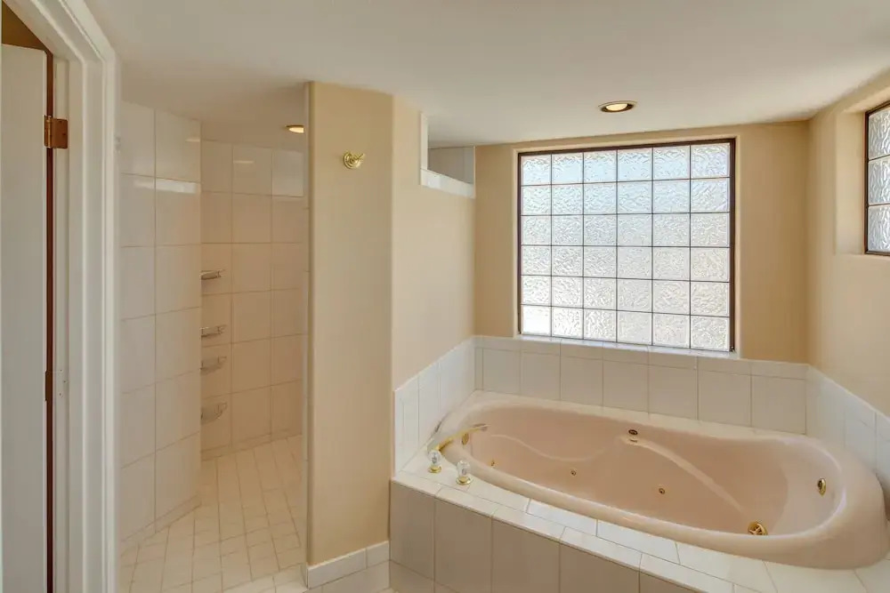 3 Mi to Lake Havasu: Luxe Home w/ Pool & Spa!