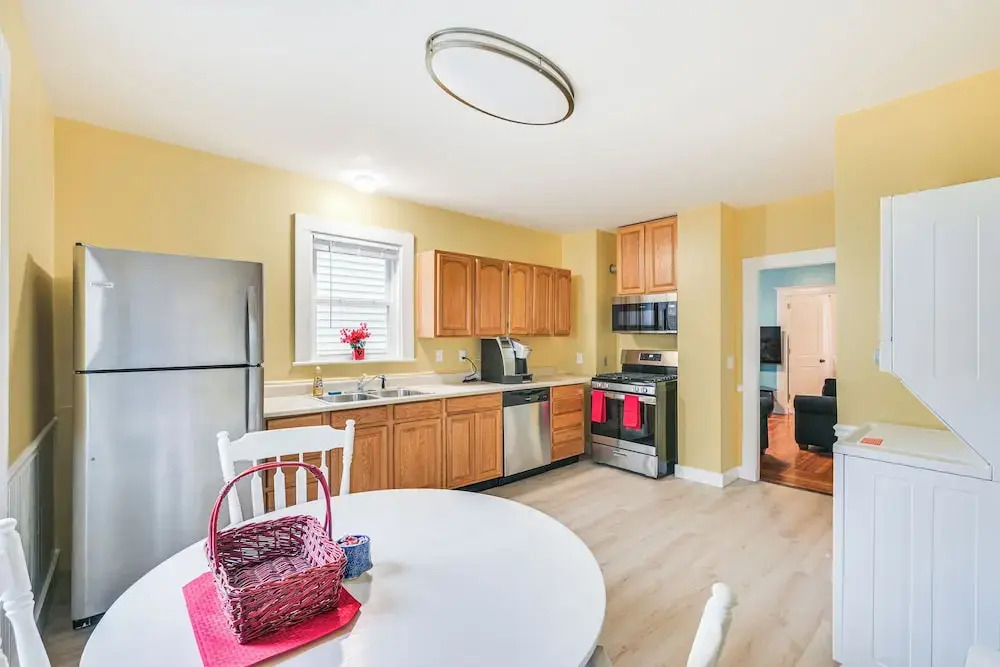 Medford Apartment Rental, 5 Mi to Downtown Boston