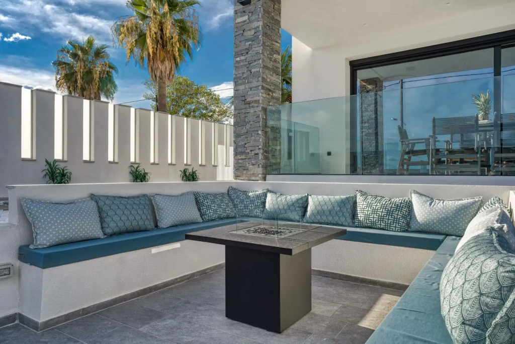 Villa V Beach Villa, All Inclusive Board, by ZanteWize