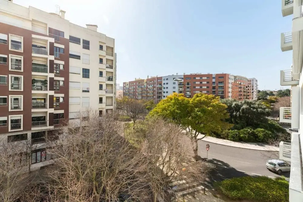 Relax 1bdr Apt by the River W/balcony & Parking!