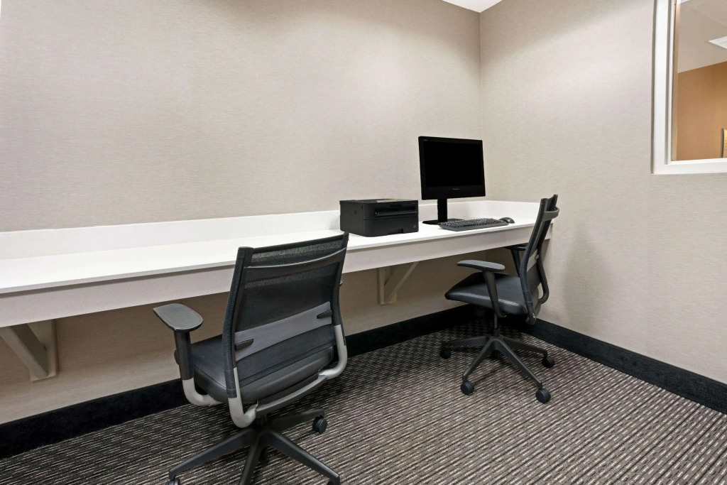 La Quinta Inn & Suites by Wyndham Tacoma - Seattle