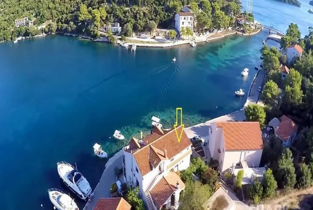 Apartments Malo Lago