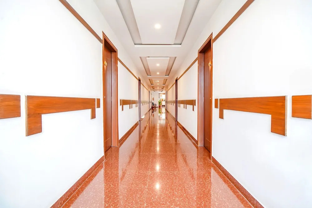 FabHotel Emirates Suites