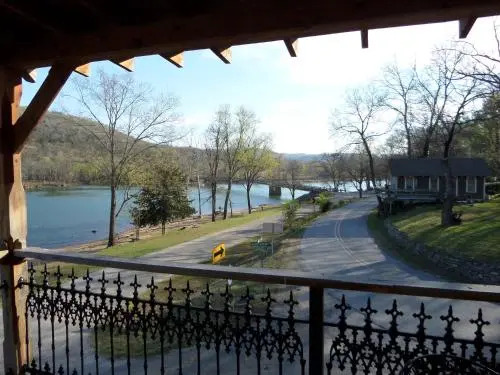 Beaver Town Lodge