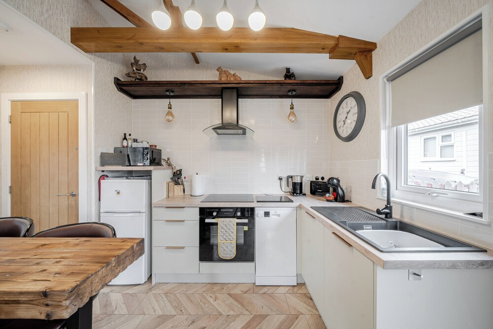 1 Bed Cabin - Sleeps 2 - Pets - 2 Min To Beach