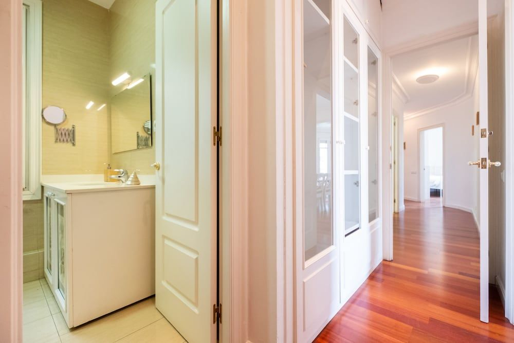Stunning 4BR Apart in Sagrada Familia
