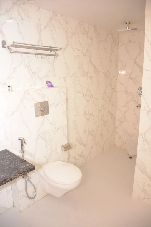 Hotel Golden Oasis - 5 Minute Walk from New Delhi Railway Station