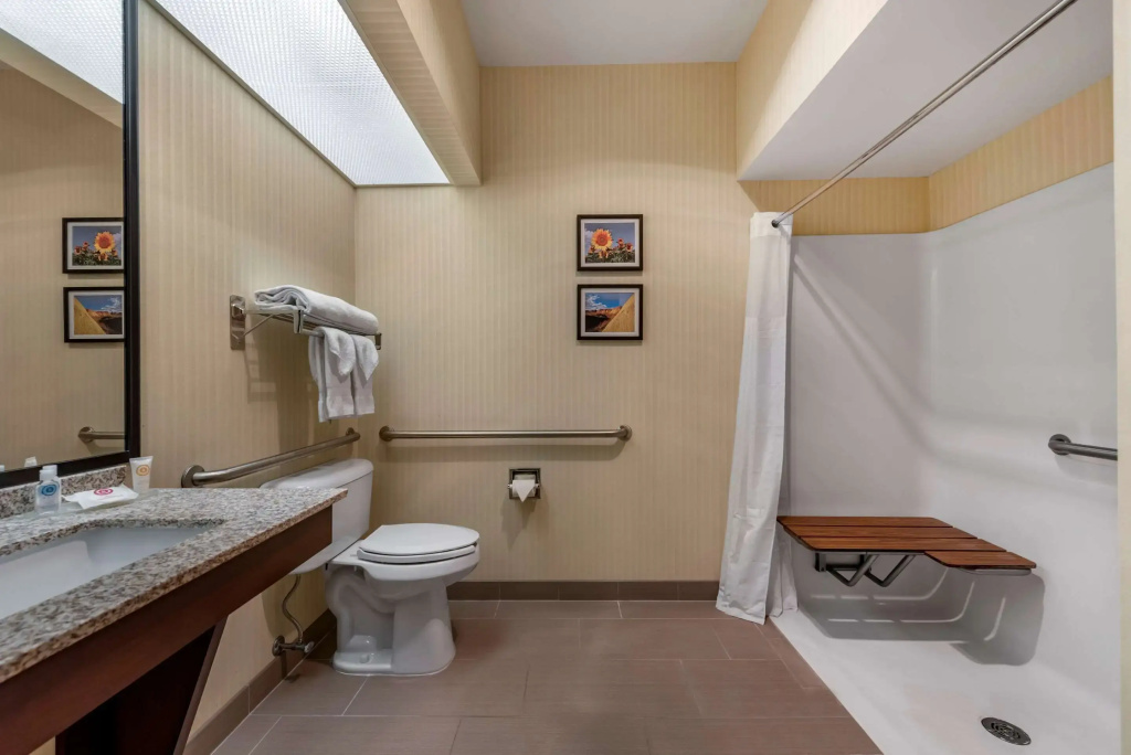 Comfort Inn & Suites Warsaw near US-30
