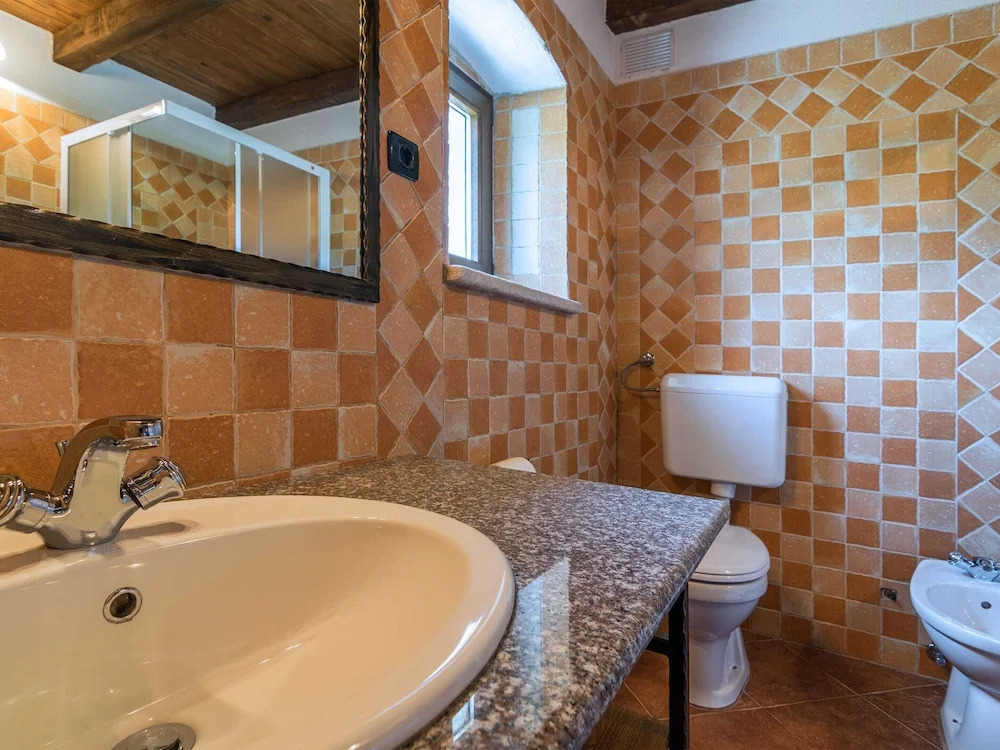 Spacious Villa in Tinjan With Pool