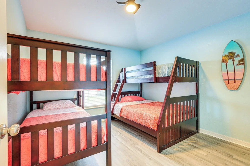 Pet-friendly Fort Pierce Home w/ Pool & Kayaks!
