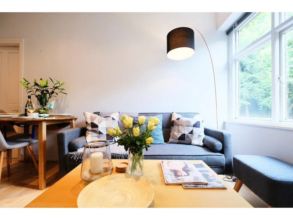 Modern 2 BR Flat in Bedford Park