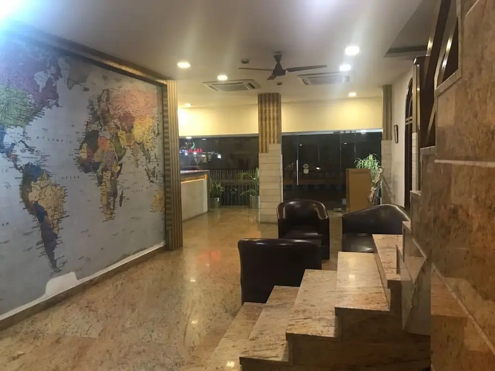 OYO 9182 Kings Crown Hotel