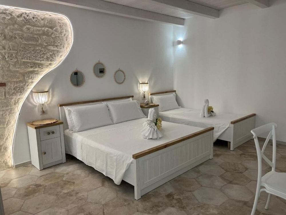 Godano Rooms