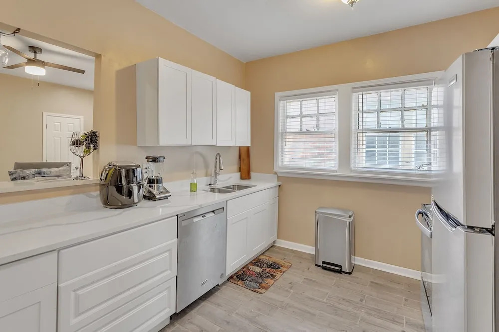 Midtown Marvel - 1br Oasis By Overton Park 1 Bedroom Apts by Redawning