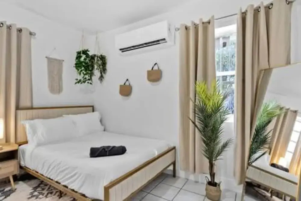 1834 SW 27th Ave 2 Vibrant Miami Getaway 2 Beds Near Beach Port