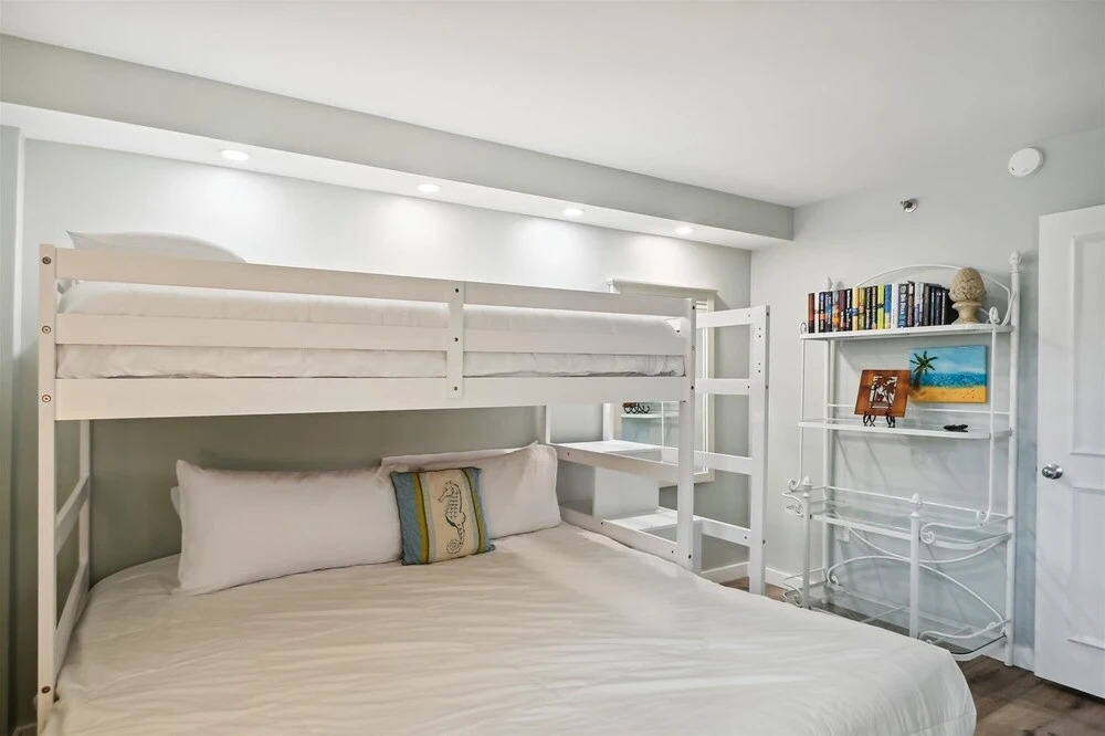 Inlet Reef 105 is a beautifully decorated and absolutely gorgeous 2 BR by RedAwning