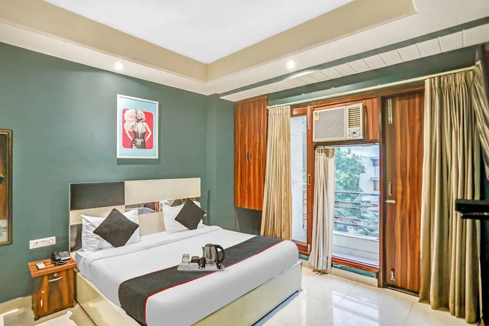 Qotel Hotel Church House Rohini Sector15