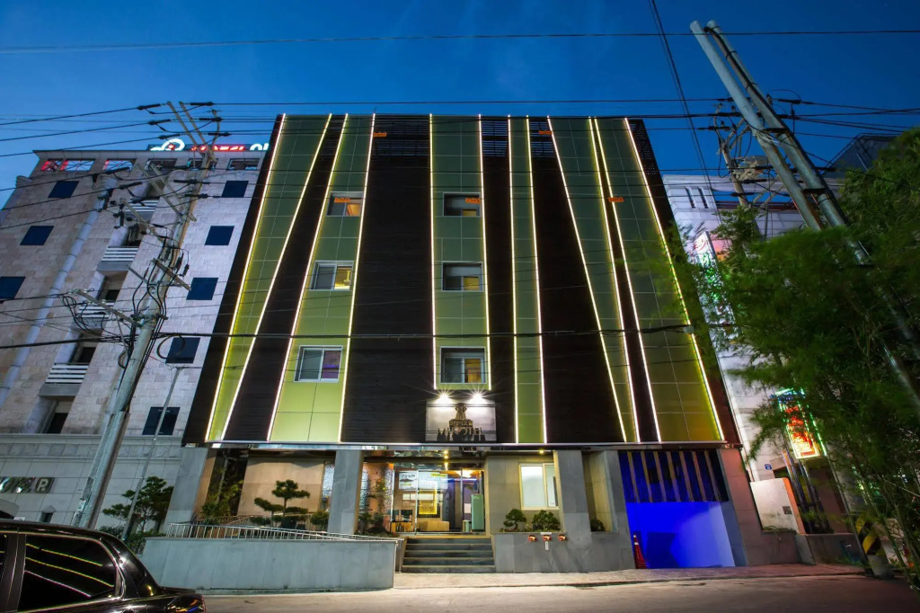 MJ Hotel