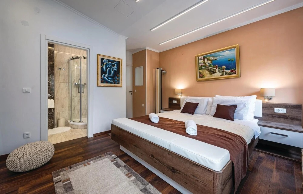 Stunning Home in Icici With Wifi and 4 Bedrooms