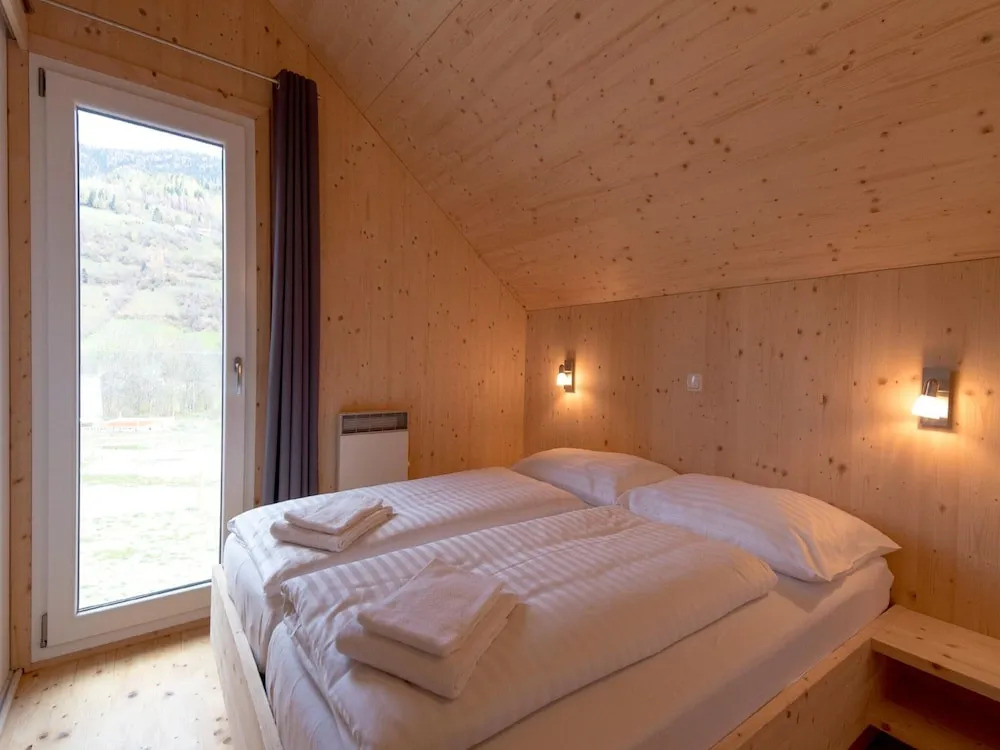 Welcoming Chalet With hot tub