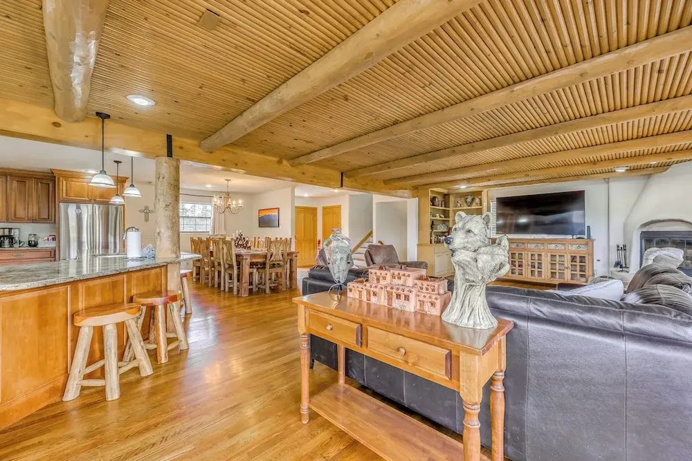 Scenic Alto Getaway w/ Mountain Views & Hot Tub!
