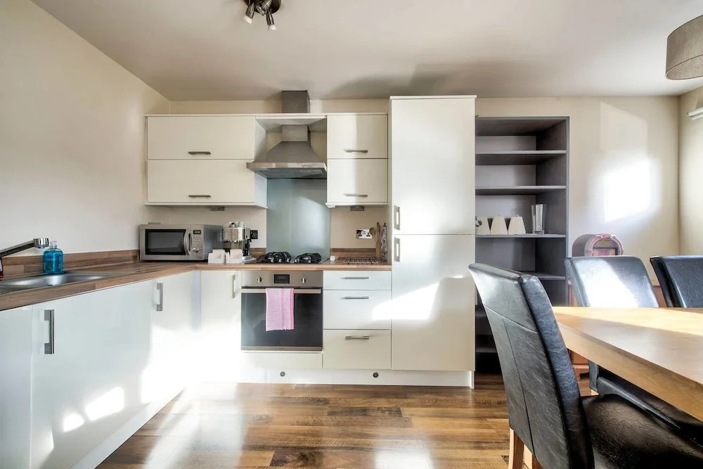 Bright 2Br Flat With Good Links To City Centre