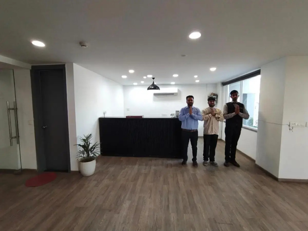 Saltstayz Select – Near Sohna Road City Center