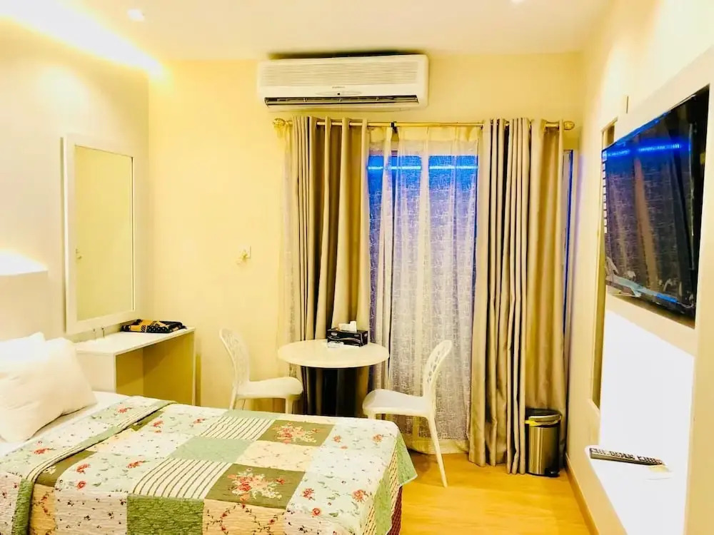 Al Ahrar Hotel