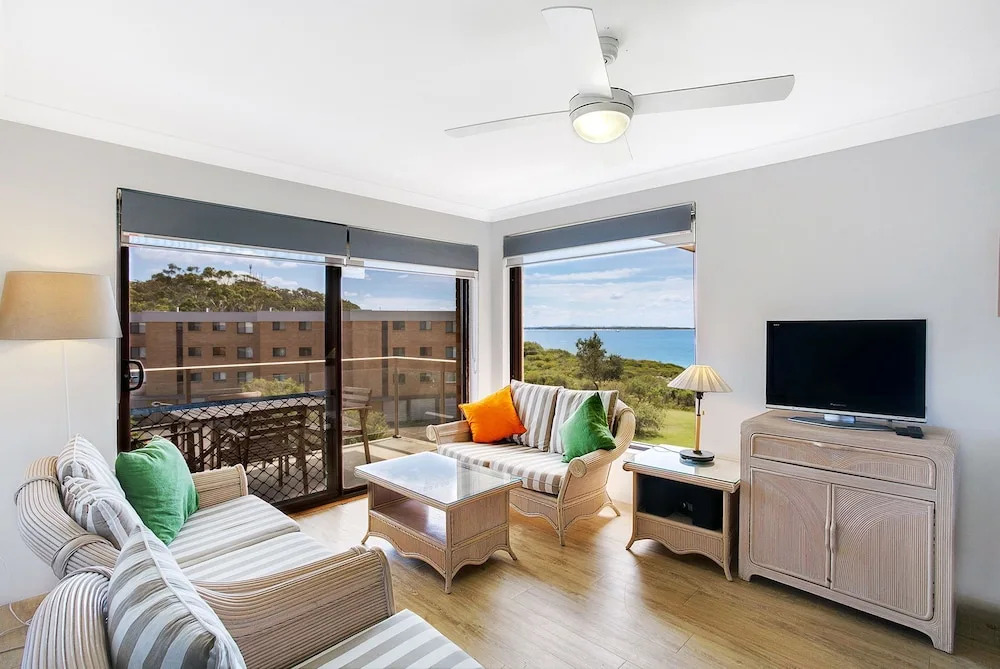 Promenade, Unit 12/ 8 Intrepid Close