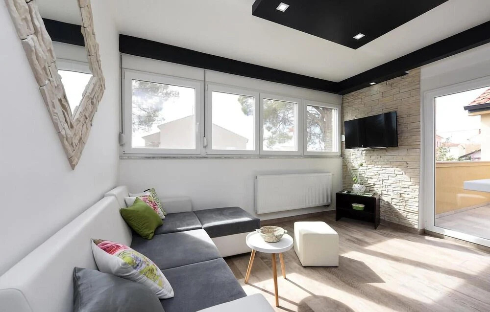 Amazing Home in Zadar with Hot Tub, Sauna & WiFi