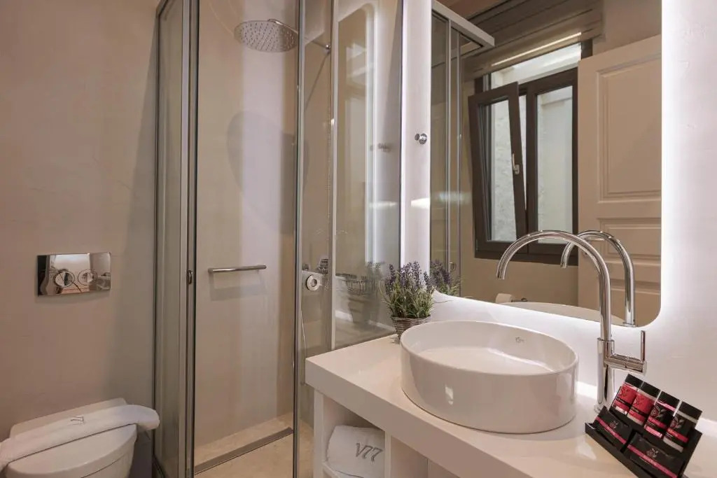 V77 Seafront Suites