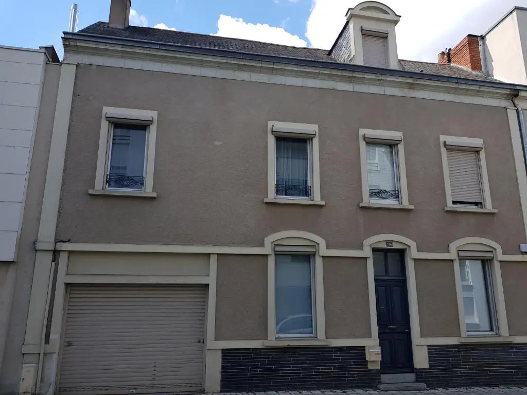 72m² avec terrasse dans demeure angevine de 2 étages