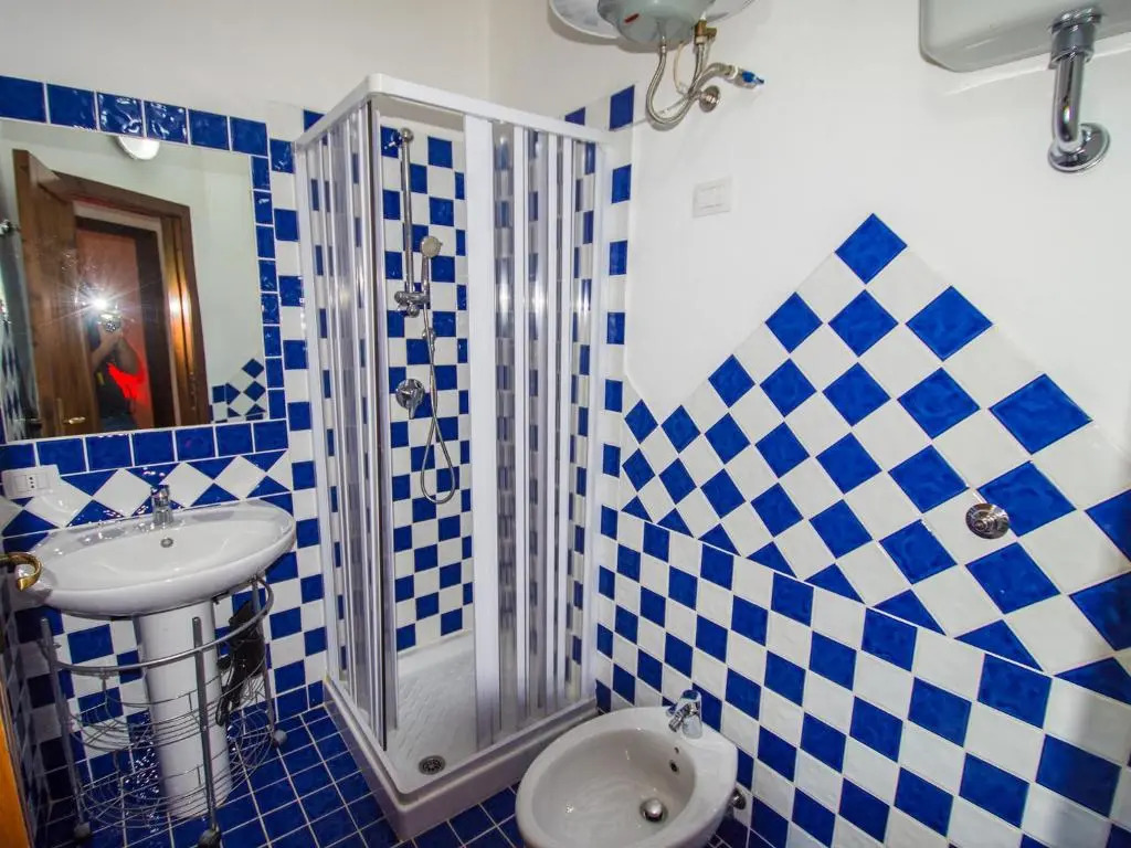 Bilocale con balcone 300 mt dal mare