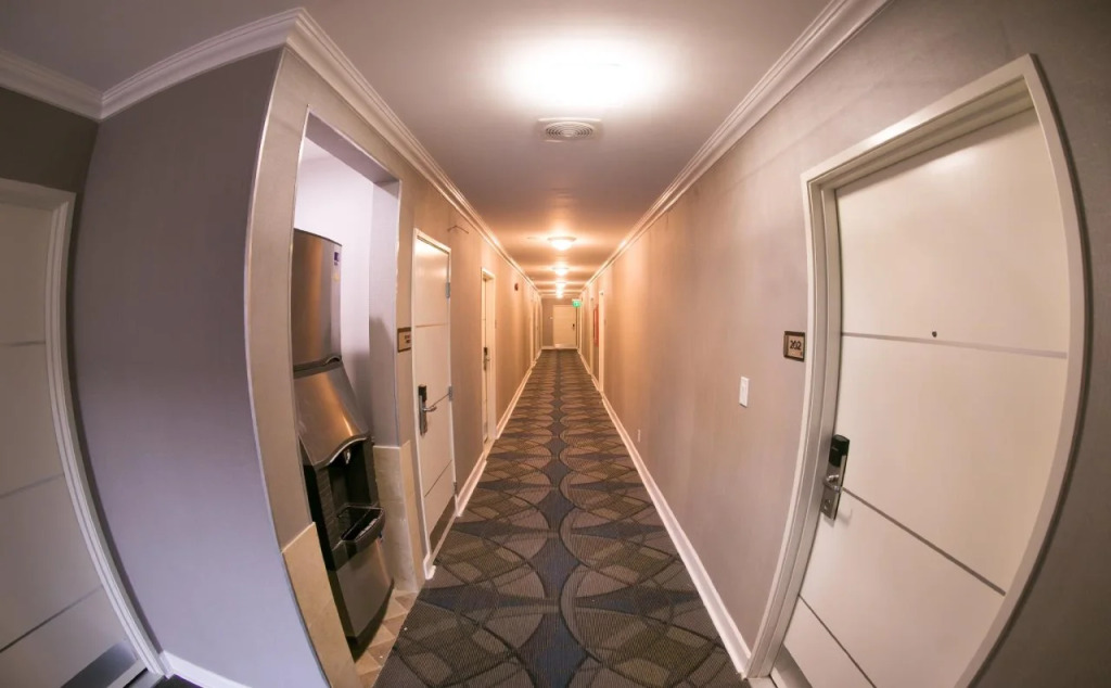Metropolitan Inn & Suites