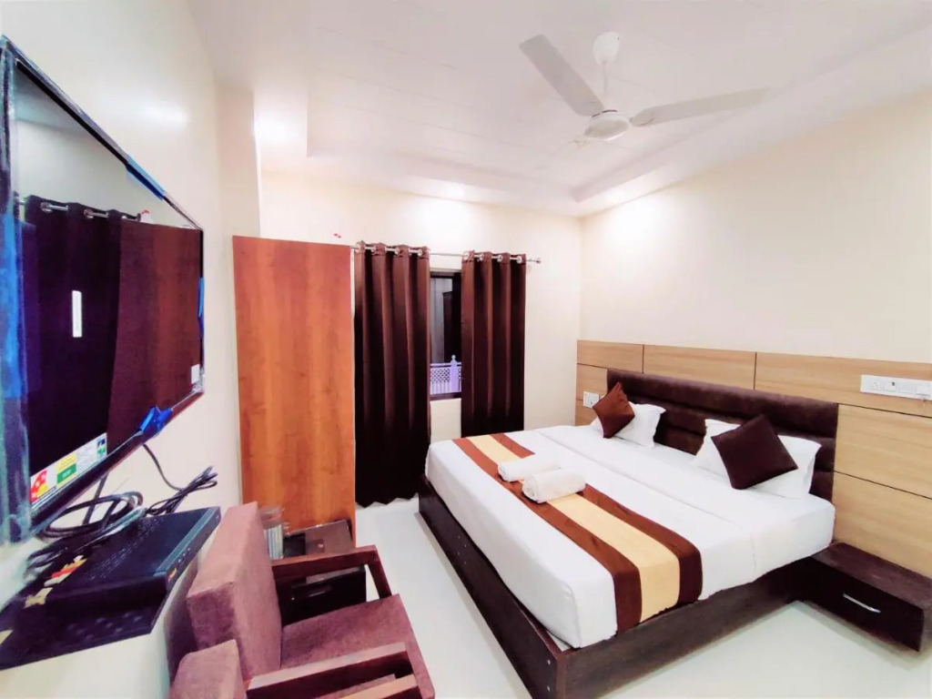 Perfectstayz Value Dwarkesh - Hotel Near Haridwar Railway station