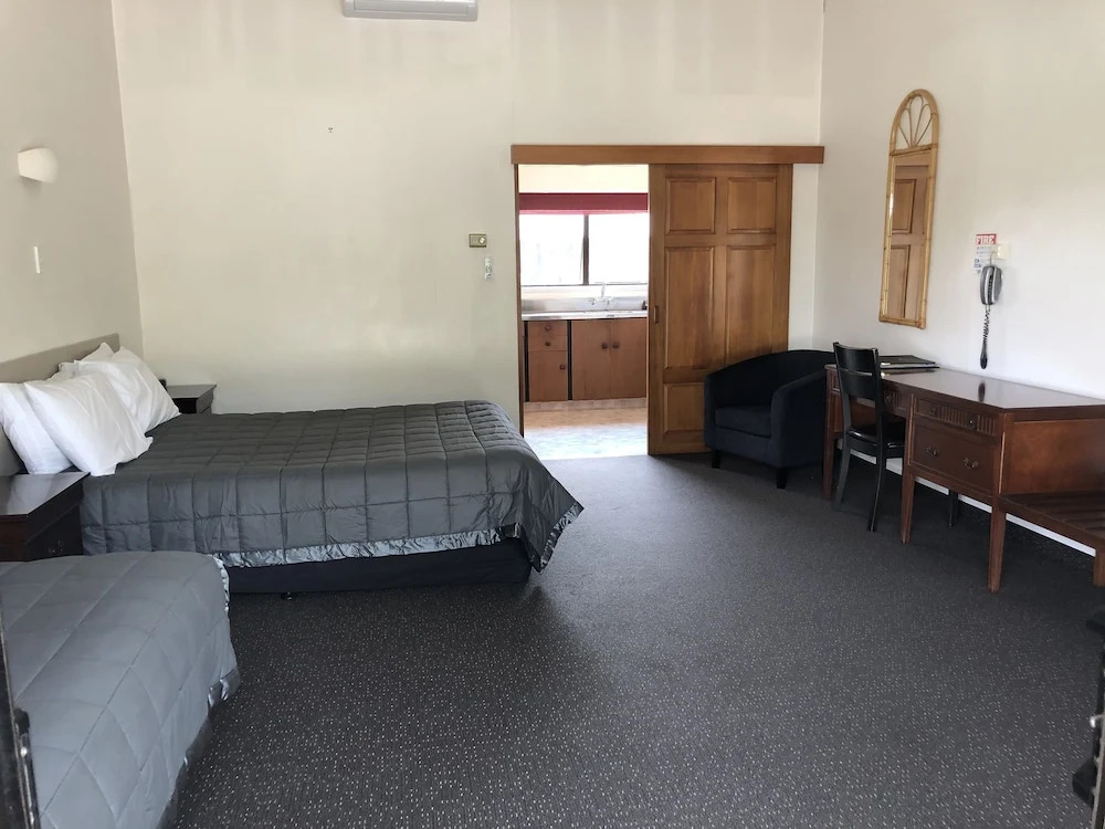 The Highwayman Motel