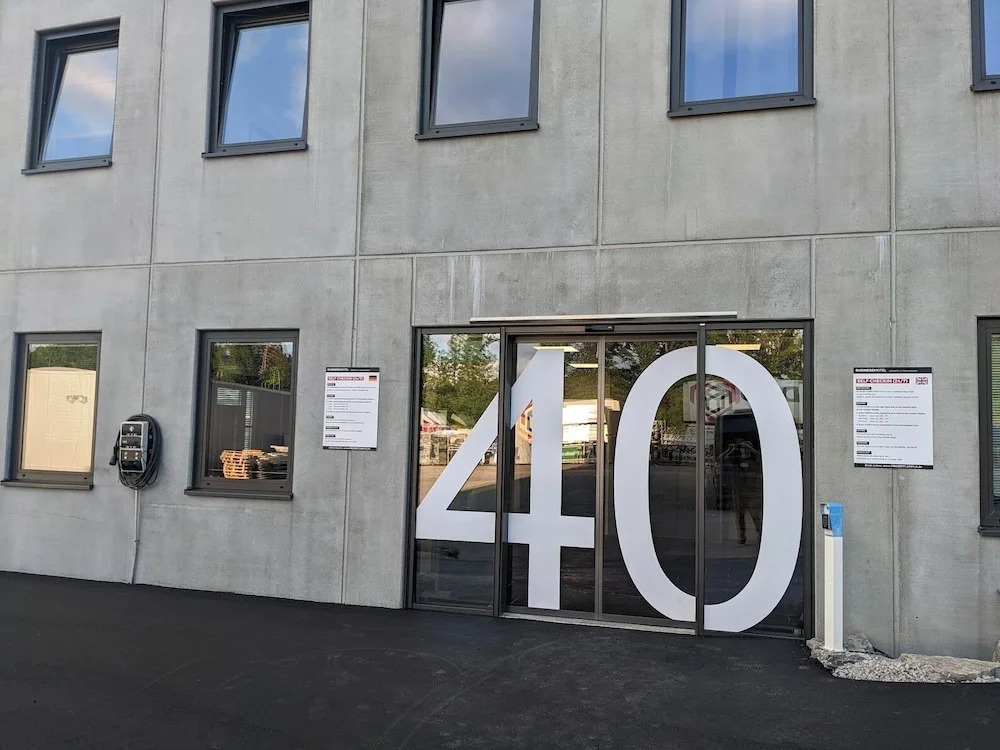 Boardingrooms Direct A8, Close to Stuttgart, 25min