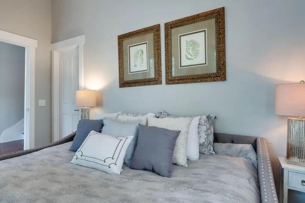 111 Waldburg street Beautifully Renovated Historic 5 bedroom 5 bath