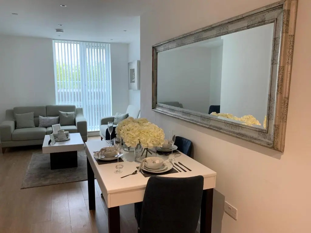Bracknell - Stunning 1 bedroom Flat with Spectacular Views