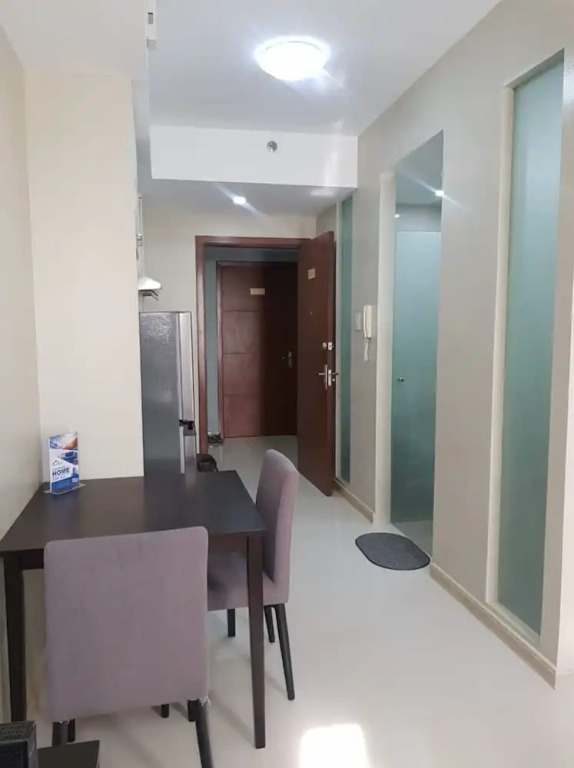 OYO 215 Sunshine City Suites