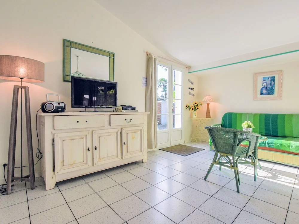Modern Holiday Home in Sainte-Marie-de-Re near Sea