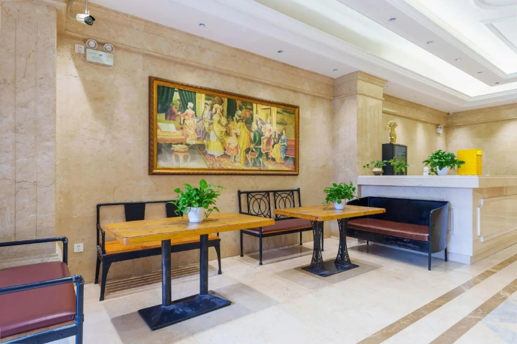 Gangtian Fashion Apartment (Shenzhen North Railway Station)