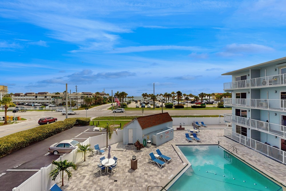 Mariners Cove 302