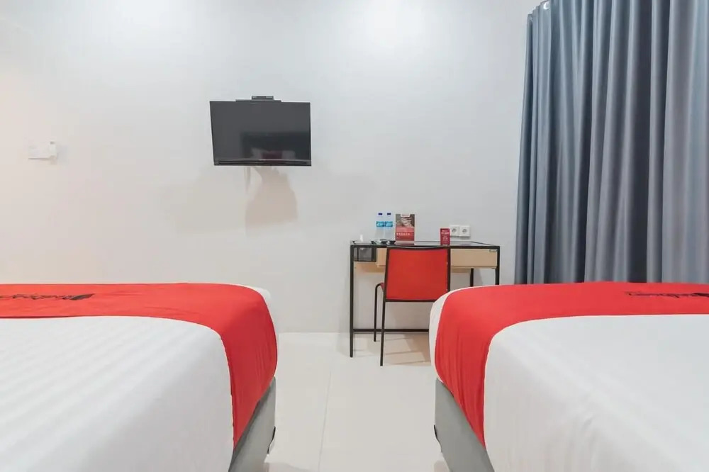 RedDoorz Plus near Siloam Hospital Balikpapan